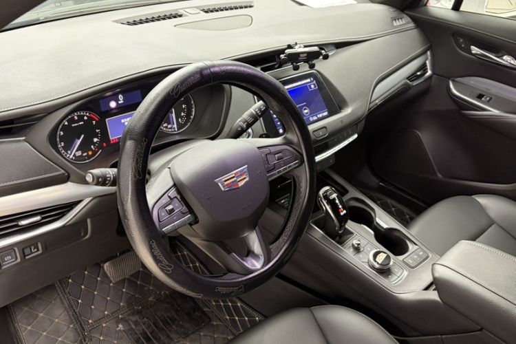 Used Cadillac XT4 2020 28T Two-Wheel-Drive Leading Version Interior 6