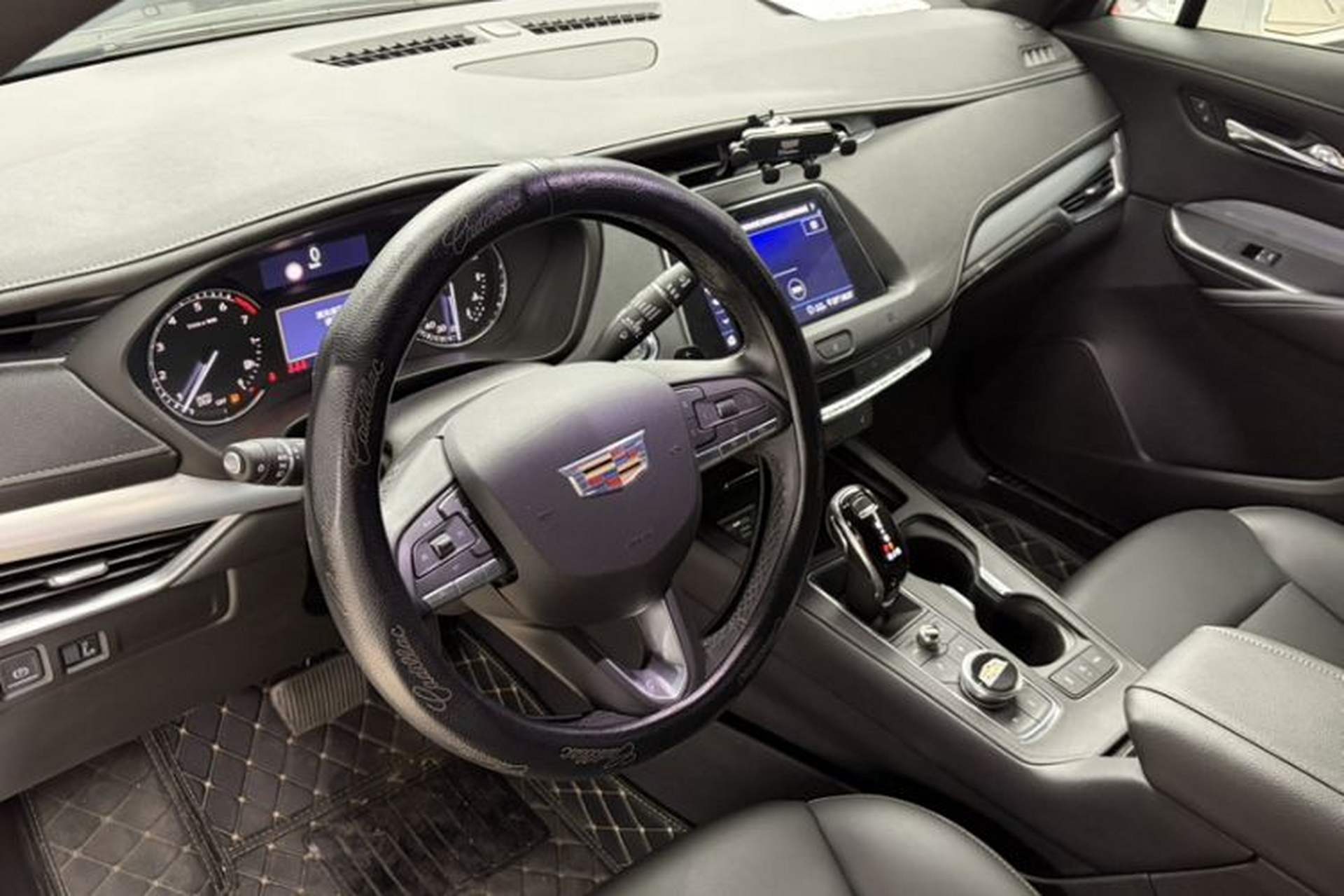 Used Cadillac XT4 2020 28T Two-Wheel-Drive Leading Version Interior 6