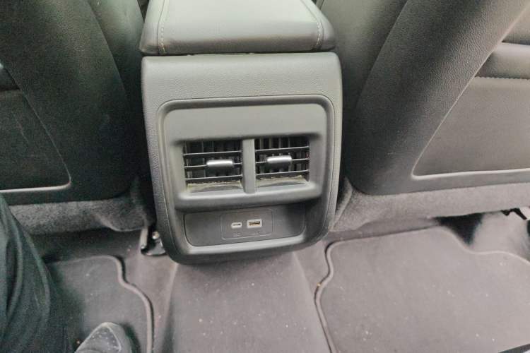 Used Cadillac XT4 2020 28T Two-Wheel-Drive Leading Version Interior 7