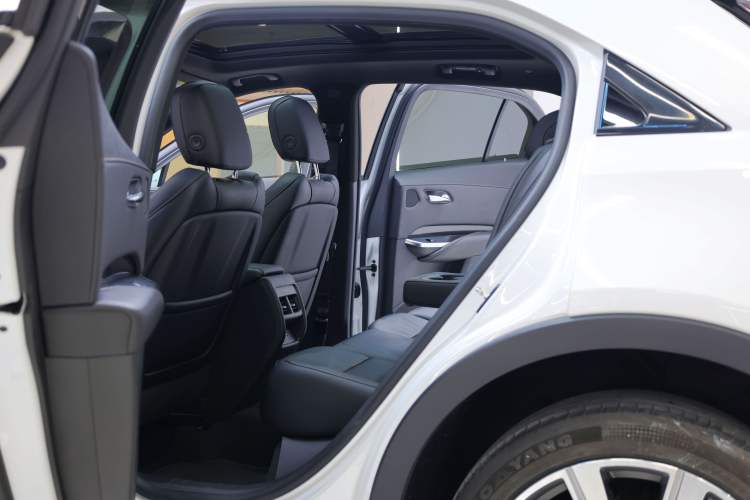 Used Cadillac XT4 2020 28T 4x4 Platinum Sport Edition Interior 8