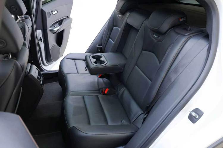 Used Cadillac XT4 2020 28T 4x4 Platinum Sport Edition Interior 9