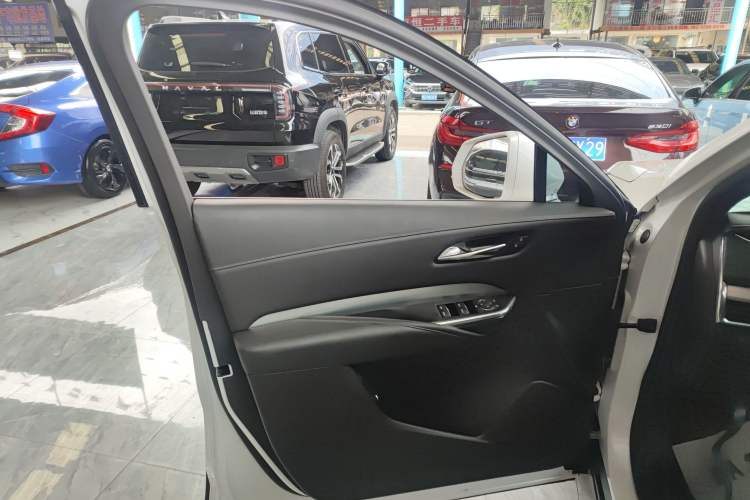 Used Cadillac XT4 2020 Revised Version 28T Two-Wheel Drive Leading Edition Left Front Door Interior