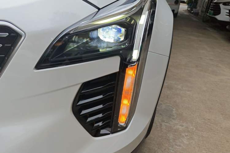 Used Cadillac XT4 2020 Revised Version 28T Two-Wheel Drive Tech Edition Left Front Headlight