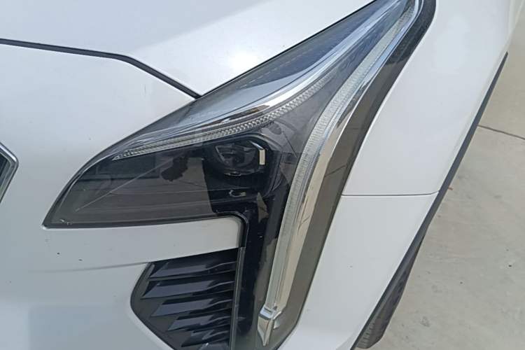 Used Cadillac XT4 2020 28T Two-Wheel-Drive Leading Version Left Front Headlight