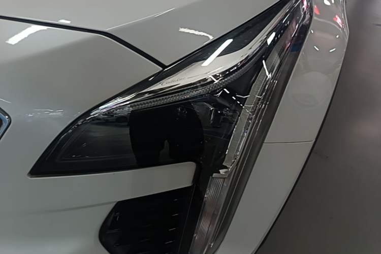 Used Cadillac XT4 2020 Revised Version 28T Two-Wheel Drive Tech Edition Left Front Headlight