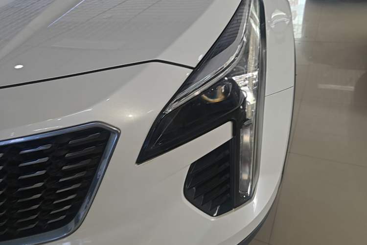 Used Cadillac XT4 2020 Revised Version 28T Two-Wheel Drive Tech Edition Left Front Headlight