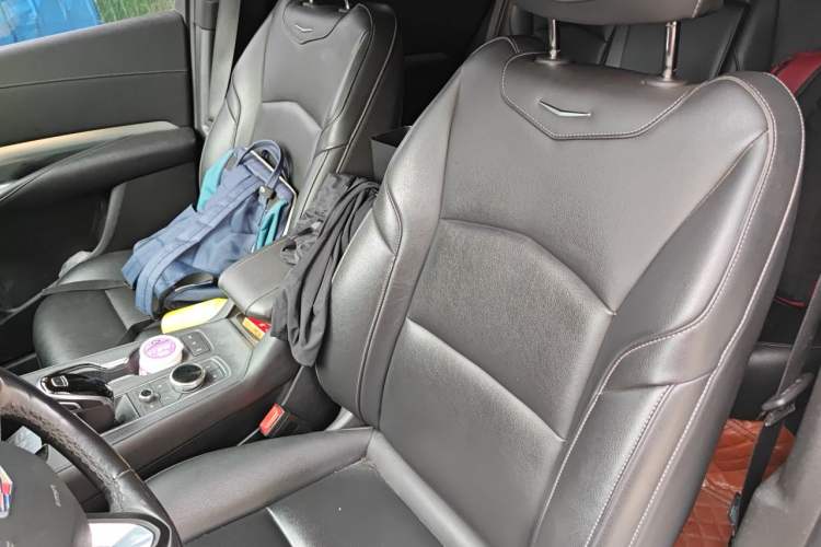 Used Cadillac XT4 2020 28T Two-Wheel-Drive Luxury Version Left Front Seat