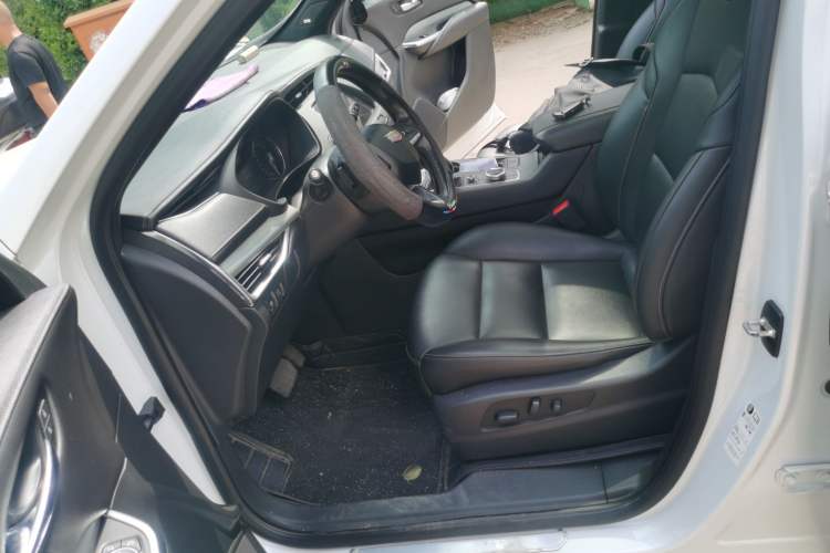 Used Cadillac XT4 2020 28T Two-Wheel-Drive Luxury Version Left Front Seat