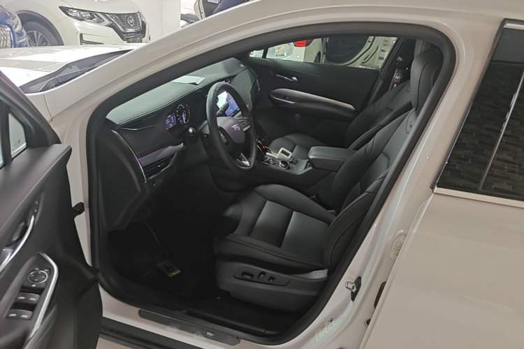 Used Cadillac XT4 2020 Revised Version 28T Two-Wheel Drive Leading Edition Left Front Seat