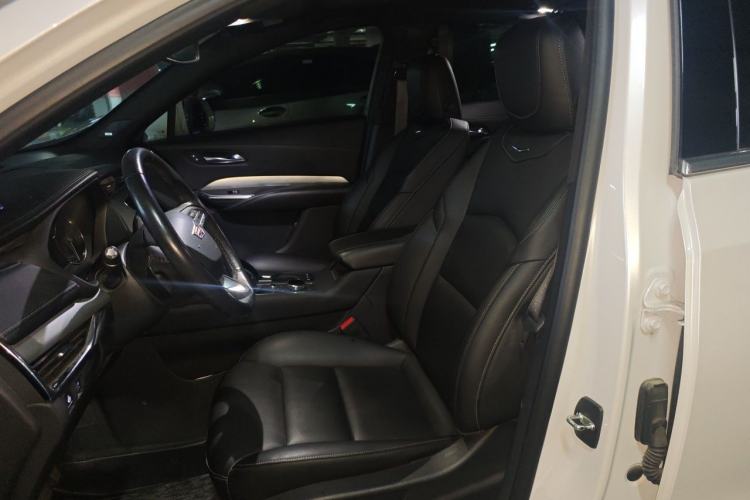 Used Cadillac XT4 2020 28T Two-Wheel-Drive Luxury Version Left Front Seat