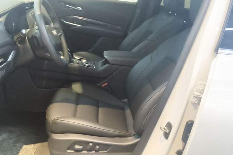 Used Cadillac XT4 2020 Revised Version 28T Two-Wheel Drive Tech Edition Left Front Seat