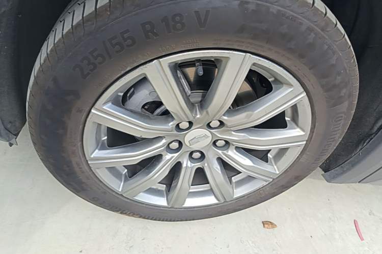 Used Cadillac XT4 2020 28T Two-Wheel-Drive Leading Version Left Front Wheel Hub