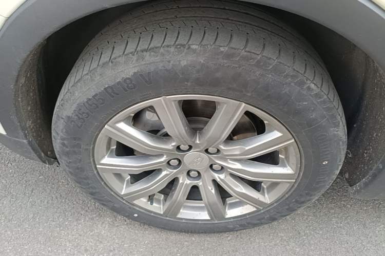 Used Cadillac XT4 2020 28T Two-Wheel-Drive Leading Version Left Front Wheel Hub