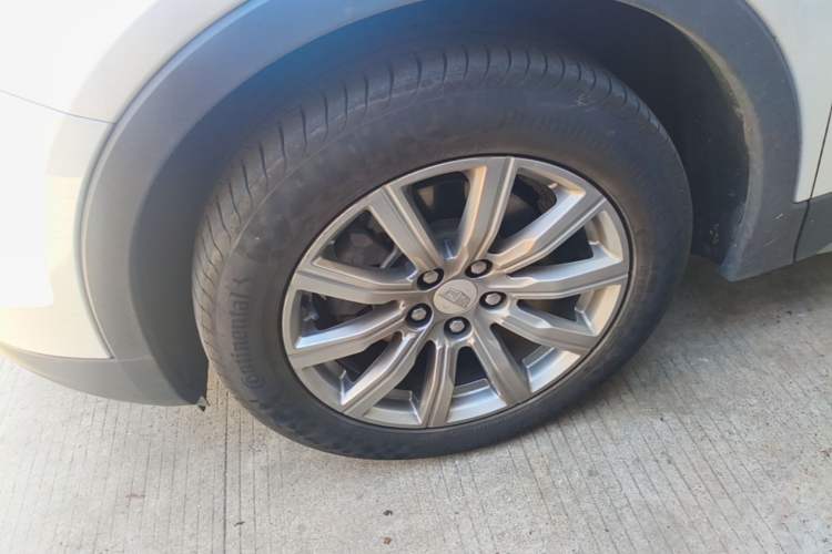 Used Cadillac XT4 2020 Revised Version 28T Two-Wheel Drive Luxury Edition Left Front Wheel Hub