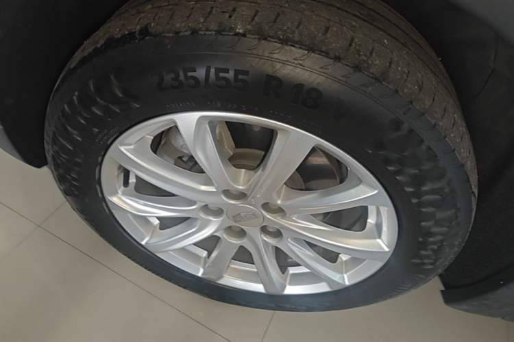 Used Cadillac XT4 2020 Revised Version 28T Two-Wheel Drive Tech Edition Left Front Wheel Hub