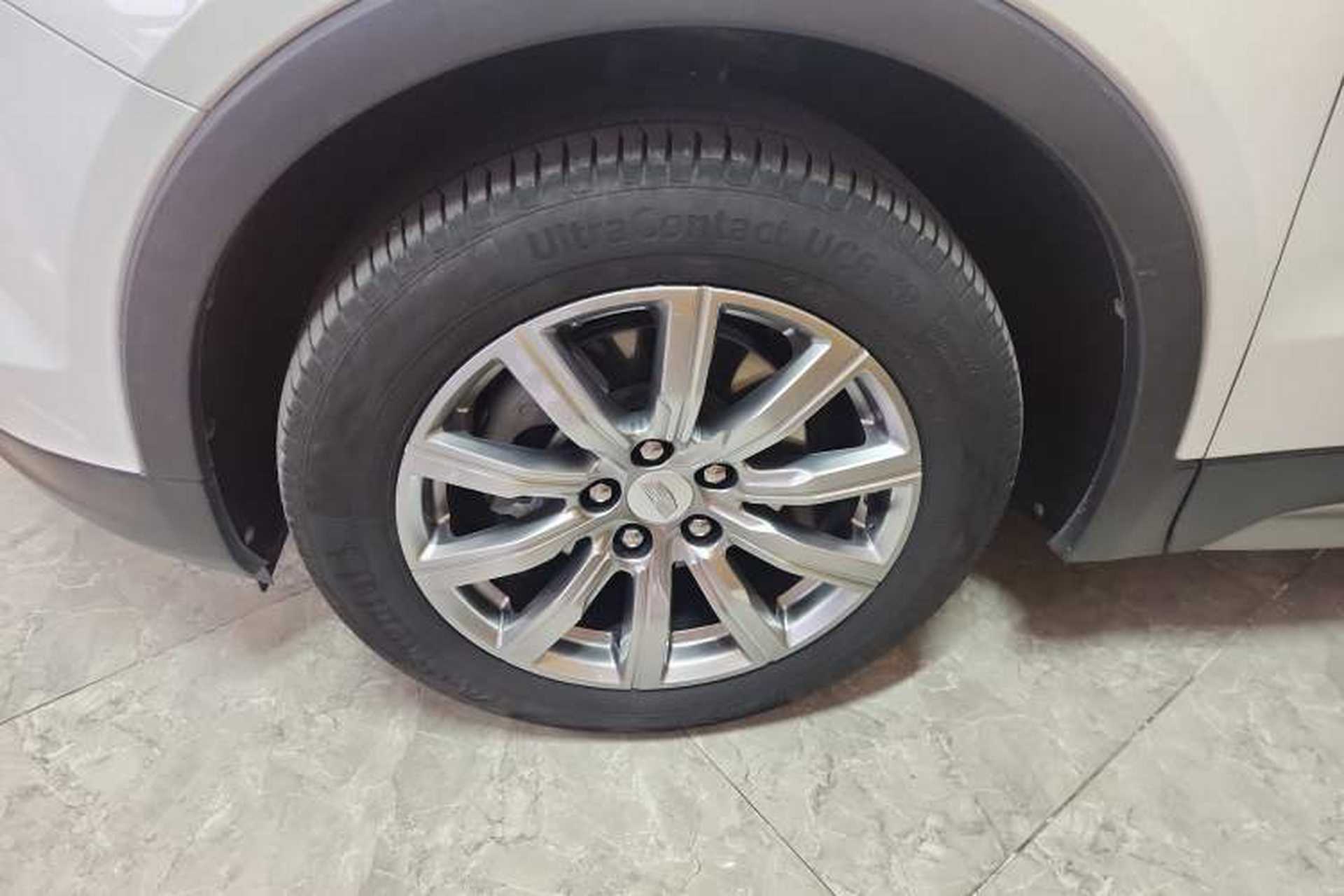 Used Cadillac XT4 2020 28T Two-Wheel-Drive Leading Version Left Front Wheel Hub