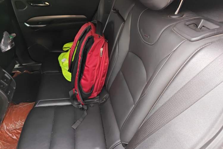 Used Cadillac XT4 2020 28T Two-Wheel-Drive Luxury Version Left Rear Seat