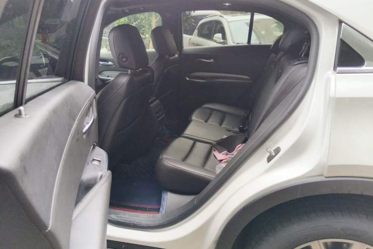 Used Cadillac XT4 2020 28T Two-Wheel-Drive Luxury Version Left Rear Seat
