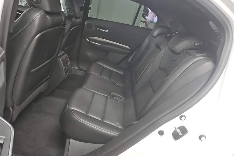 Used Cadillac XT4 2020 Revised Version 28T Two-Wheel Drive Leading Edition Left Rear Seat