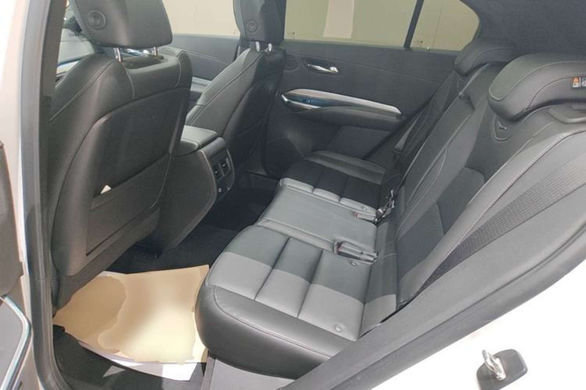 Used Cadillac XT4 2020 28T Two-Wheel-Drive Leading Version Left Rear Seat