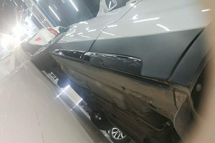 Used Cadillac XT4 2020 28T 4x4 Platinum Sport Edition Left Side Sill