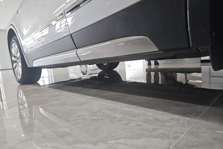 Used Cadillac XT4 2020 Revised Version 28T Two-Wheel Drive Leading Edition Left Side Sill