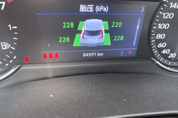 Used Cadillac XT4 2020 28T Two-Wheel-Drive Leading Version Odometer Close Up