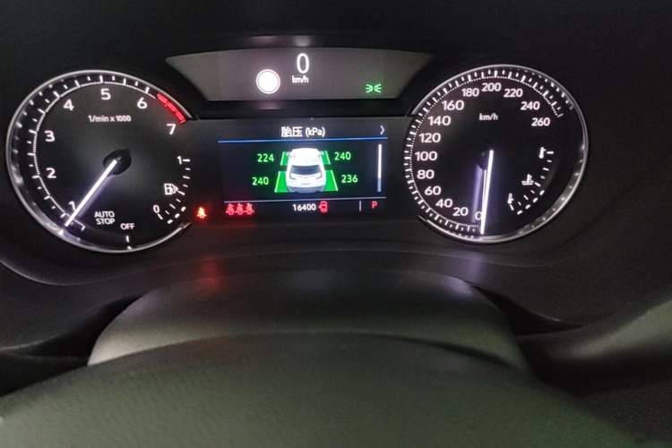 Used Cadillac XT4 2020 28T Two-Wheel-Drive Leading Version Odometer Close Up