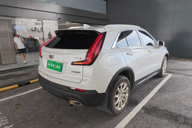 Used Cadillac XT4 2020 Revised Version 28T Two-Wheel Drive Tech Edition Rear Right 45 Deg