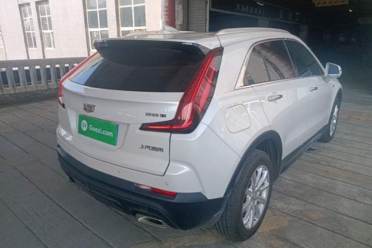 Used Cadillac XT4 2020 Revised Version 28T Two-Wheel Drive Tech Edition Rear Right 45 Deg