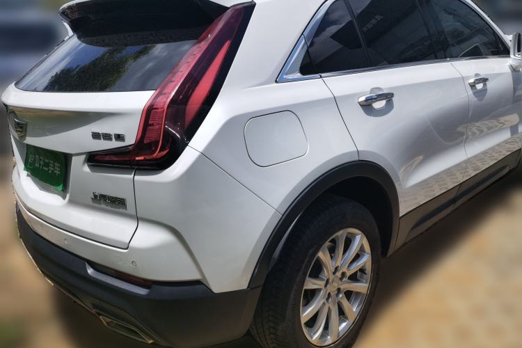 Used Cadillac XT4 2020 Revised Version 28T Two-Wheel Drive Tech Edition Rear Right 45 Deg