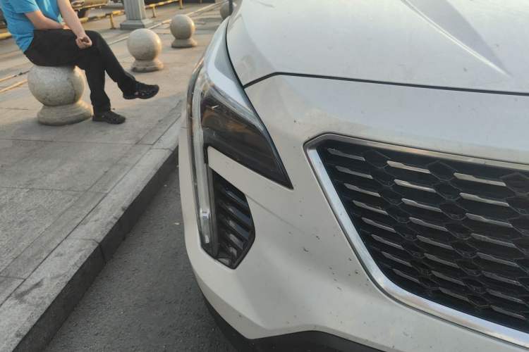Used Cadillac XT4 2020 Revised Version 28T Two-Wheel Drive Leading Edition Right Front Headlight