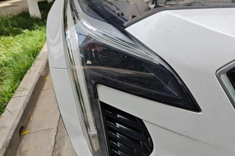 Used Cadillac XT4 2020 28T Two-Wheel-Drive Luxury Version Right Front Headlight