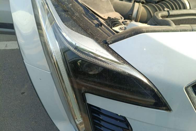 Used Cadillac XT4 2020 28T Two-Wheel-Drive Leading Version Right Front Headlight
