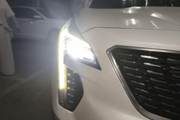 Used Cadillac XT4 2020 28T Two-Wheel-Drive Leading Version Right Front Headlight
