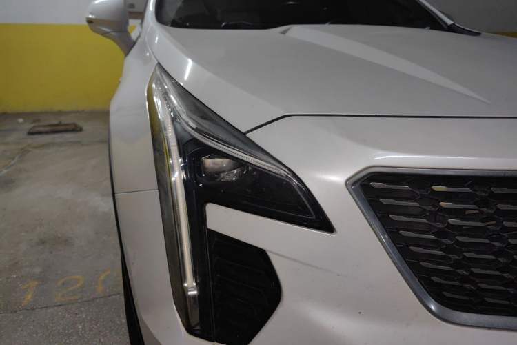 Used Cadillac XT4 2020 Revised Version 28T Two-Wheel Drive Leading Edition Right Front Headlight