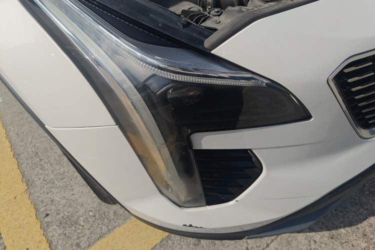 Used Cadillac XT4 2020 Revised Version 28T Two-Wheel Drive Leading Edition Right Front Headlight