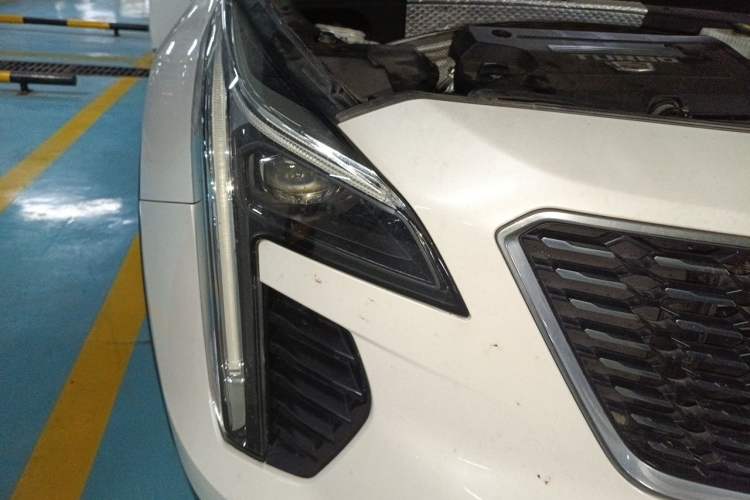 Used Cadillac XT4 2020 28T Two-Wheel-Drive Leading Version Right Front Headlight