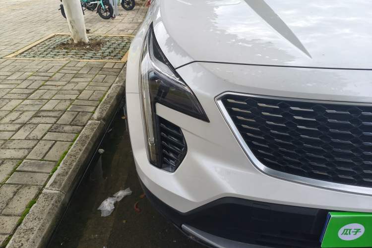 Used Cadillac XT4 2020 Revised Version 28T Two-Wheel Drive Leading Edition Right Front Headlight