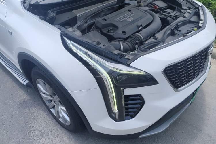 Used Cadillac XT4 2020 28T Two-Wheel-Drive Leading Version Right Front Headlight