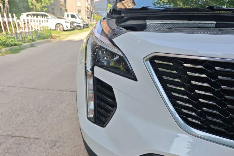 Used Cadillac XT4 2020 Revised Version 28T Two-Wheel Drive Tech Edition Right Front Headlight