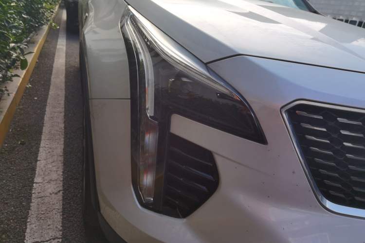 Used Cadillac XT4 2020 Revised Version 28T Two-Wheel Drive Tech Edition Right Front Headlight
