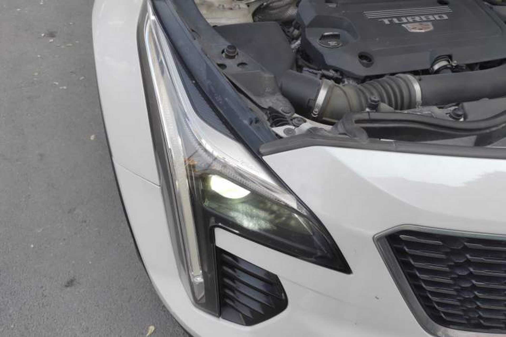 Used Cadillac XT4 2020 Revised Version 28T Two-Wheel Drive Leading Edition Right Front Headlight