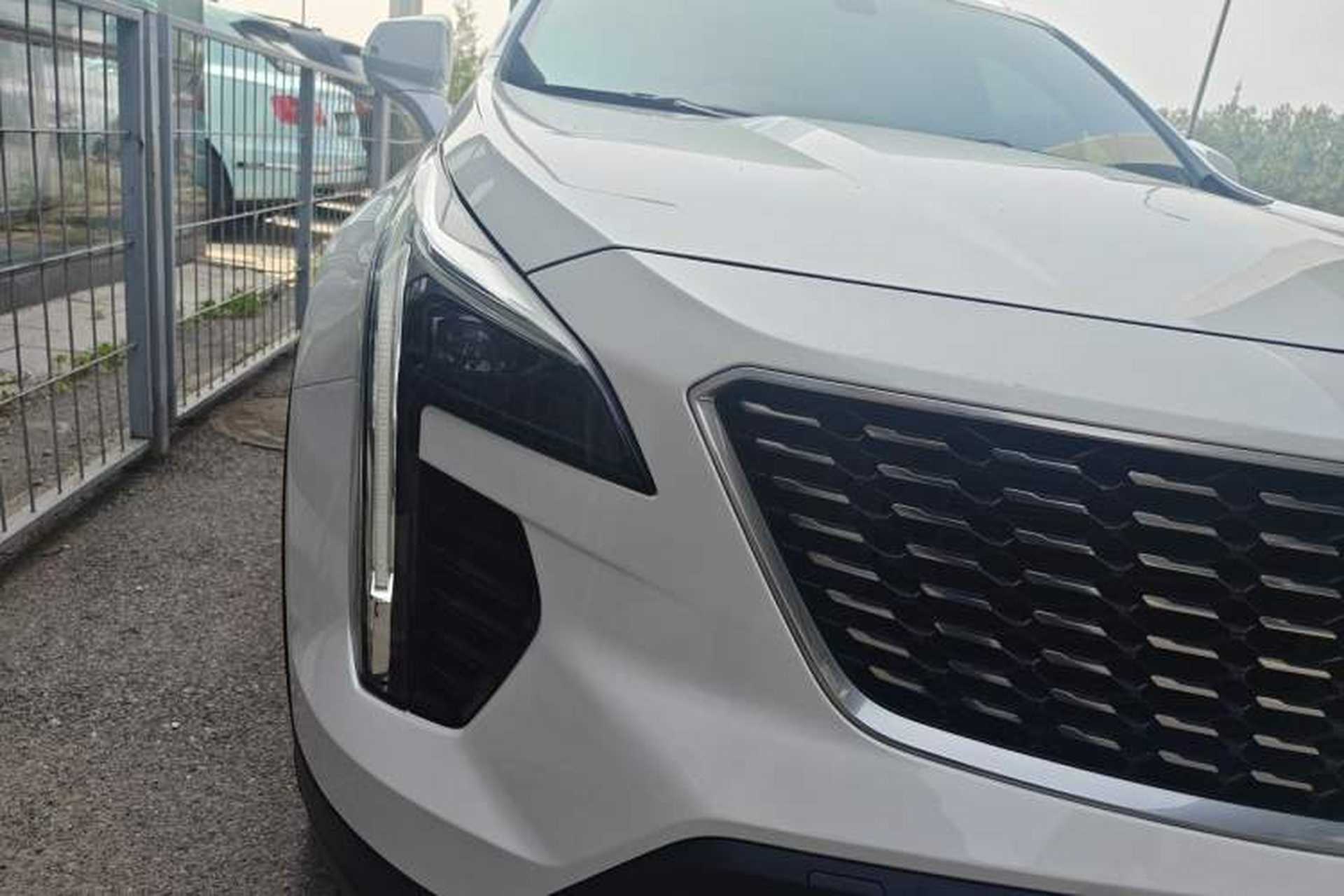 Used Cadillac XT4 2020 28T Two-Wheel-Drive Leading Version Right Front Headlight
