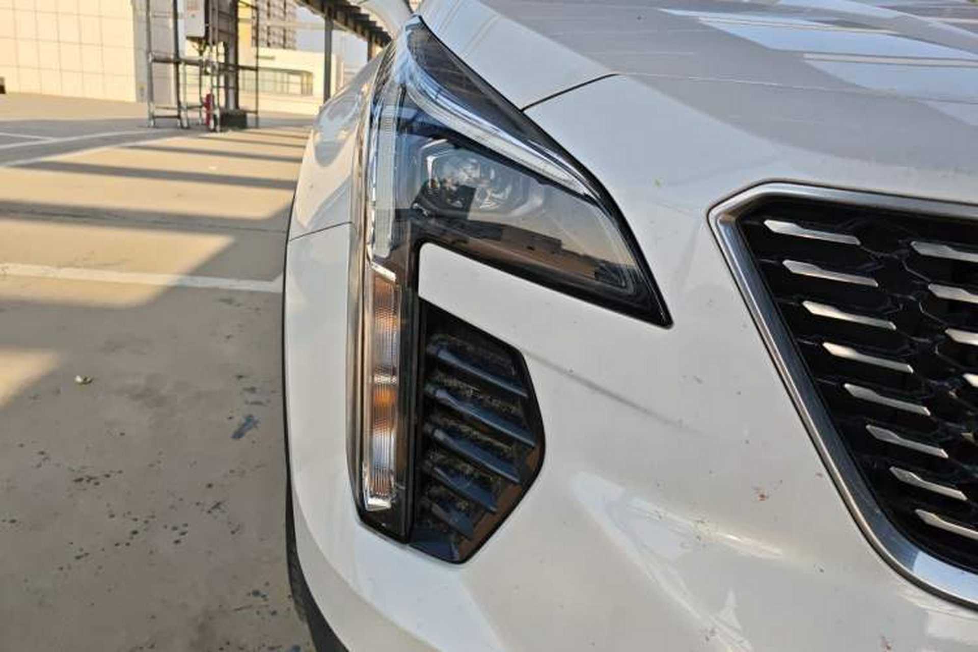 Used Cadillac XT4 2020 Revised Version 28T Two-Wheel Drive Tech Edition Right Front Headlight