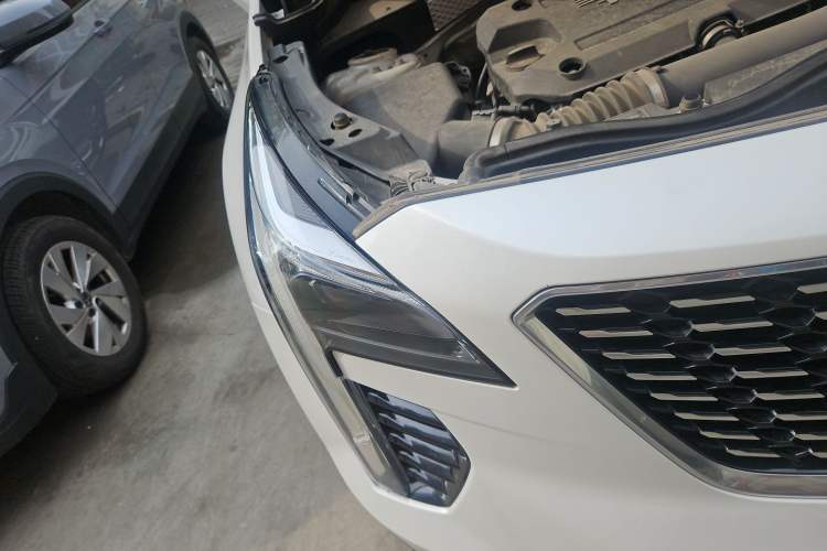 Used Cadillac XT4 2020 Revised Version 28T Two-Wheel Drive Luxury Edition Right Front Headlight