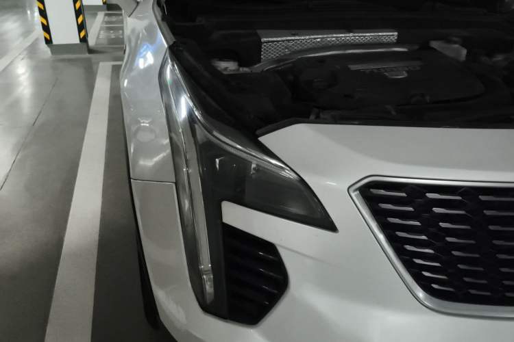 Used Cadillac XT4 2020 Revised Version 28T Two-Wheel Drive Luxury Edition Right Front Headlight