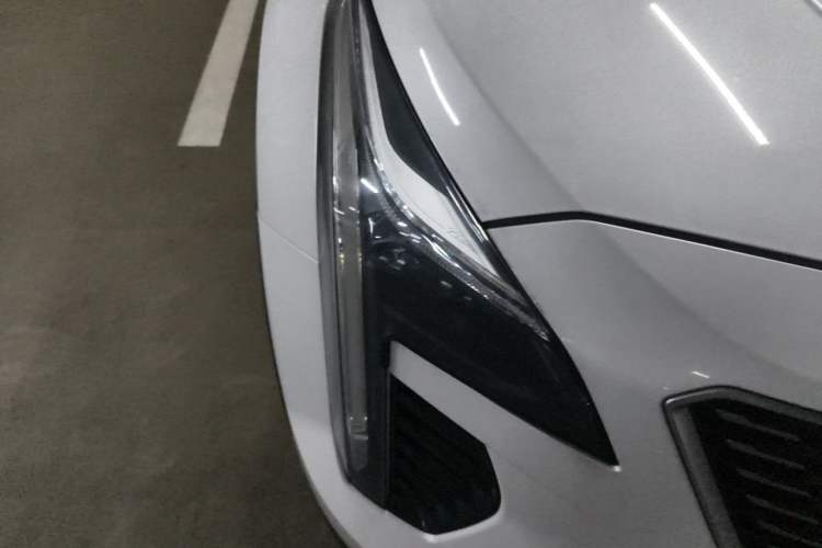 Used Cadillac XT4 2020 Revised Version 28T Two-Wheel Drive Leading Edition Right Front Headlight
