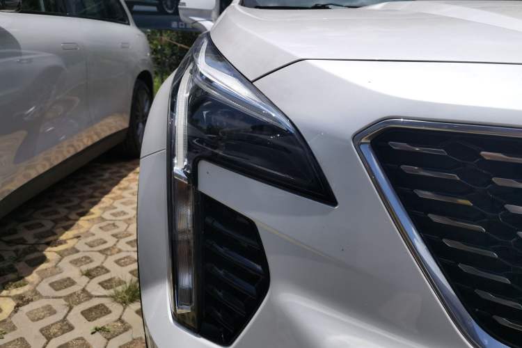 Used Cadillac XT4 2020 Revised Version 28T Two-Wheel Drive Tech Edition Right Front Headlight