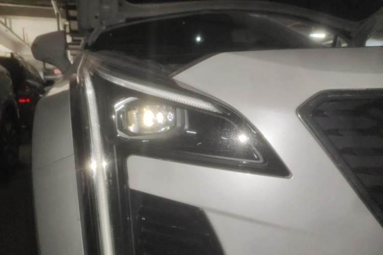 Used Cadillac XT4 2020 28T Two-Wheel-Drive Leading Version Right Front Headlight